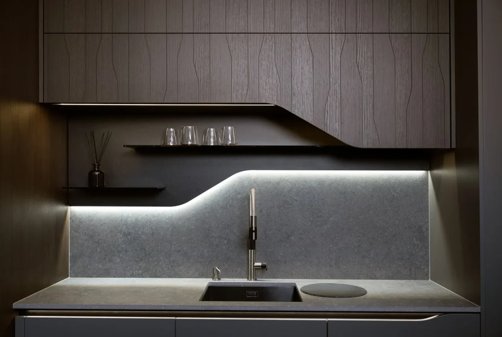 Onyx Grey formázott frontok integrált LED-világítással