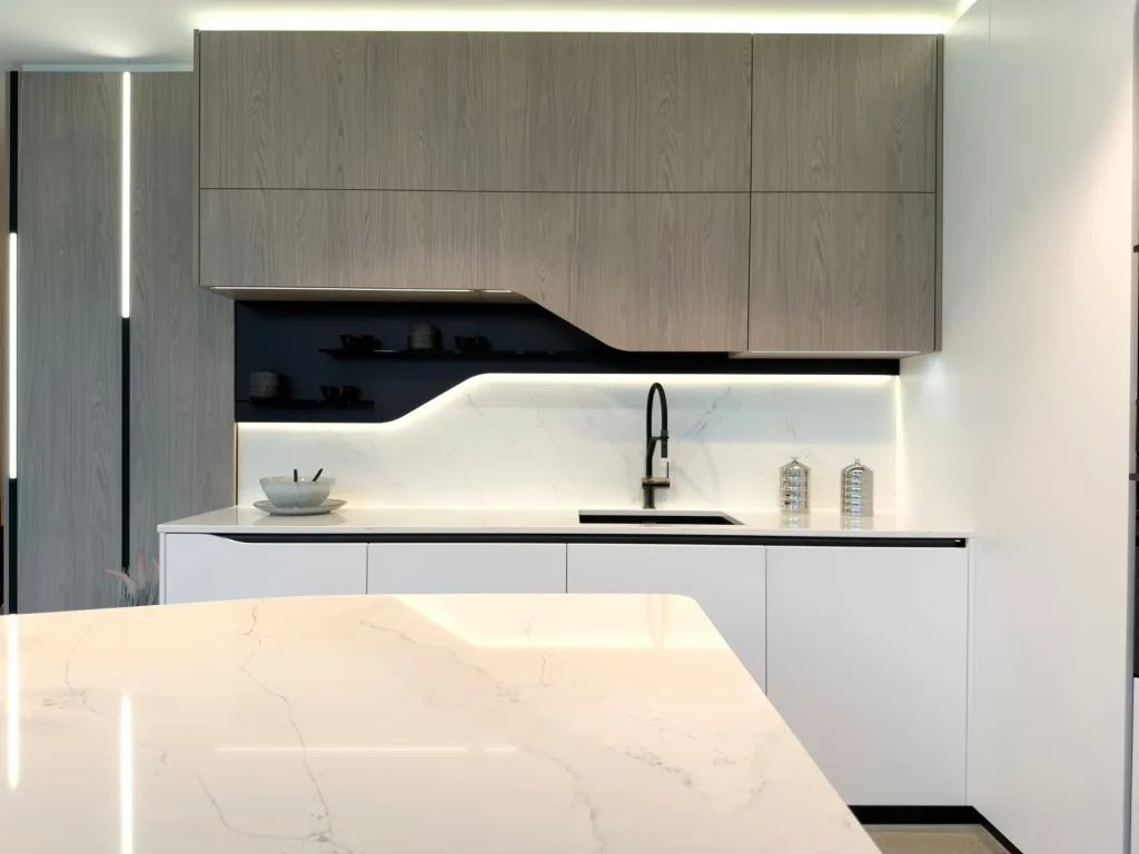 Fluid konyha integrált LED-világítással